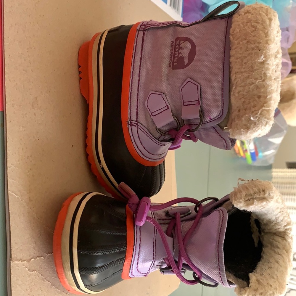 EUC a kids sorel winter boots size 9